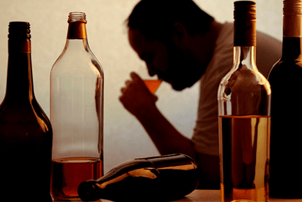 تؤثر المشروبات الكحولية سلبًا على فاعلية الذكور