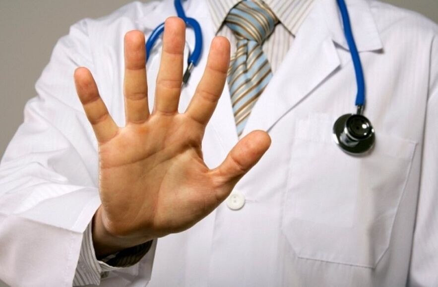يعطي الطبيب موانع لاستخدام الأعشاب من أجل الفاعلية